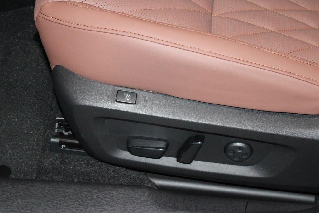 2026 Mitsubishi Outlander Plug-In Hybrid SEL