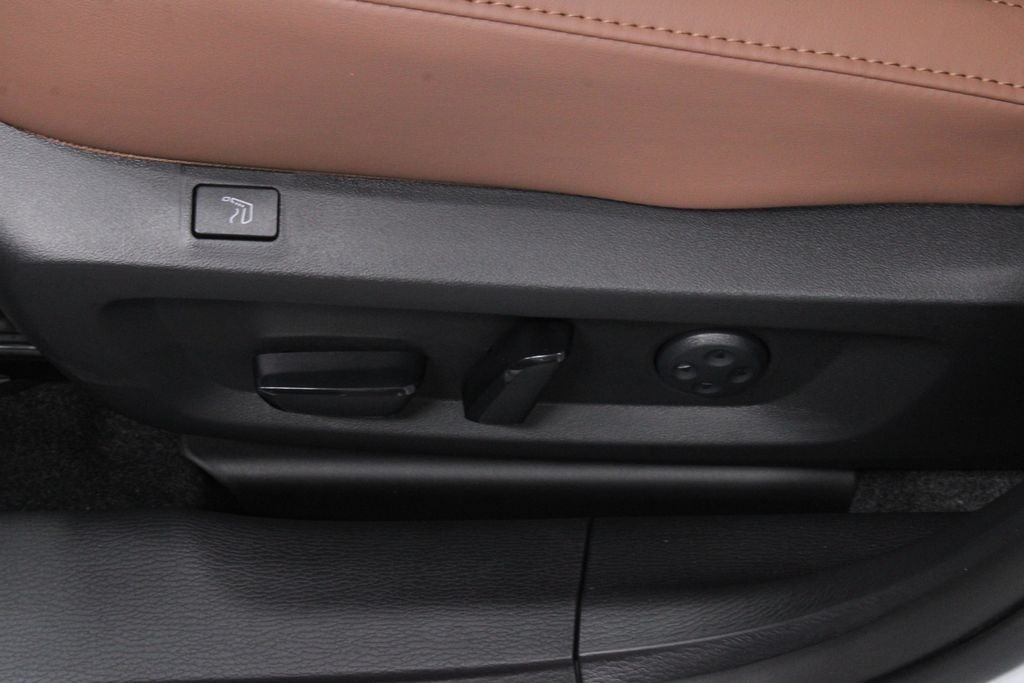2026 Mitsubishi Outlander Plug-In Hybrid SEL