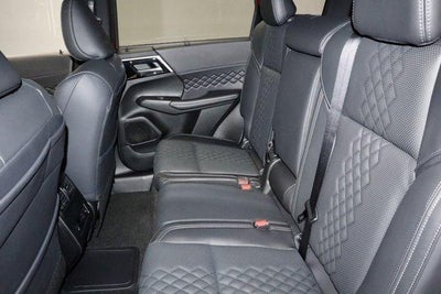 2025 Mitsubishi Outlander Plug-In Hybrid SEL Black Edition