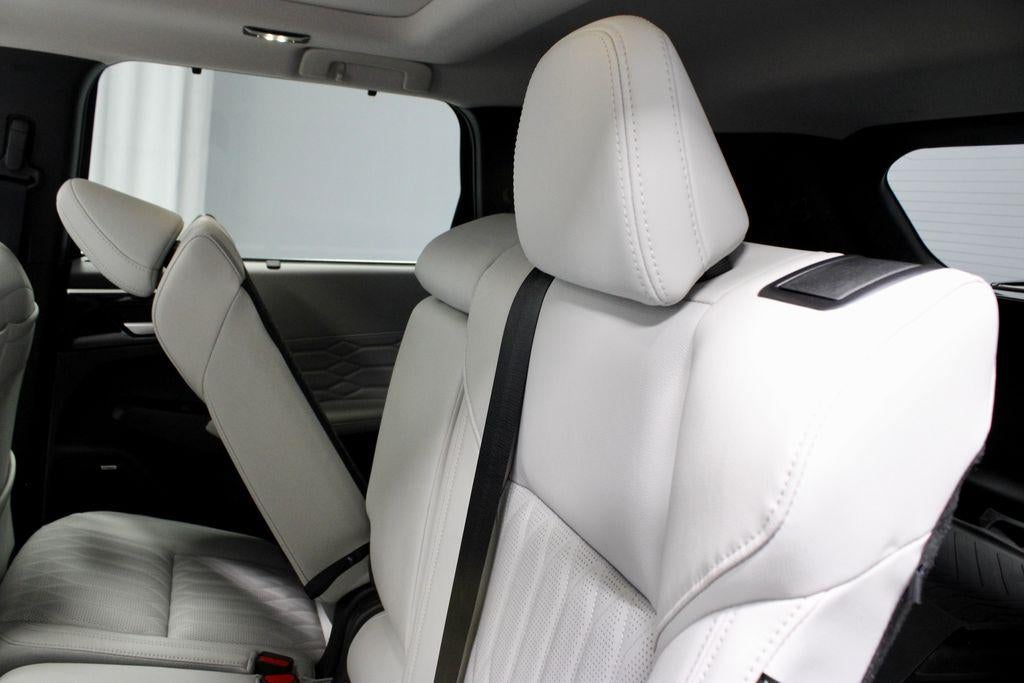 2026 Mitsubishi Outlander Plug-In Hybrid SEL