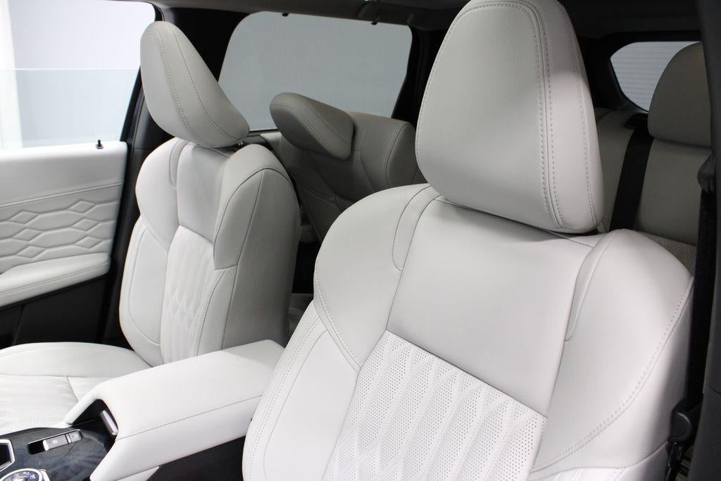 2026 Mitsubishi Outlander Plug-In Hybrid SEL