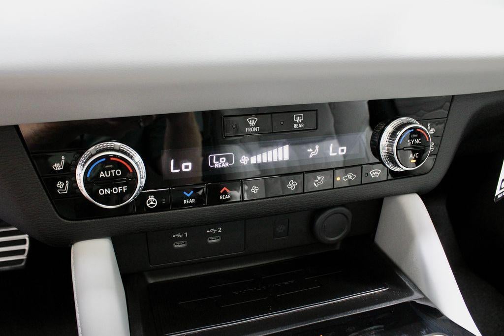 2026 Mitsubishi Outlander Plug-In Hybrid SEL