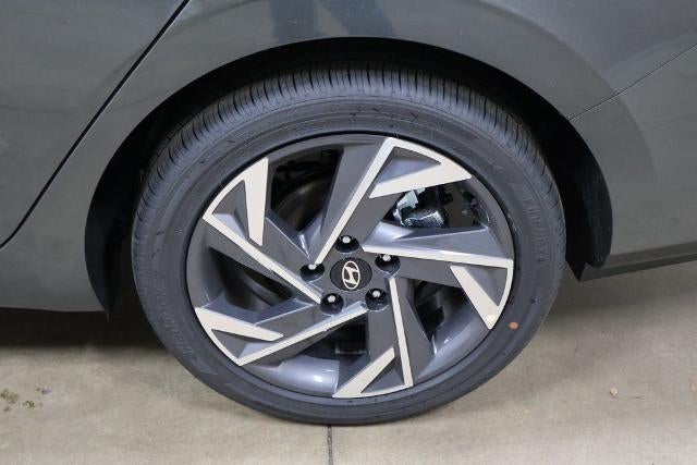 2026 Hyundai ELANTRA Limited IVT