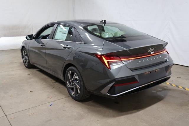 2026 Hyundai ELANTRA Limited IVT