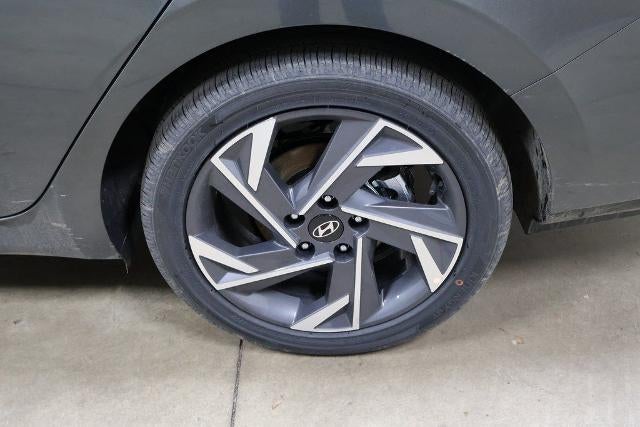 2026 Hyundai ELANTRA Limited IVT