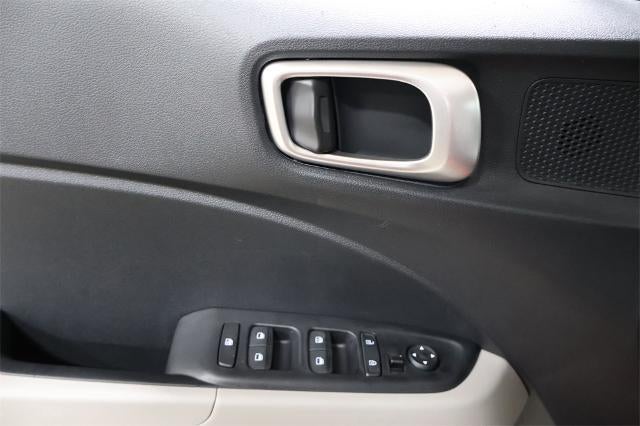 2025 Hyundai VENUE SEL IVT