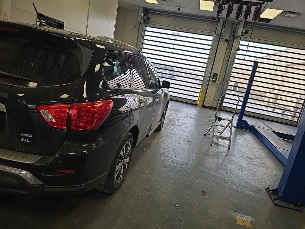 2017 Nissan Pathfinder SL