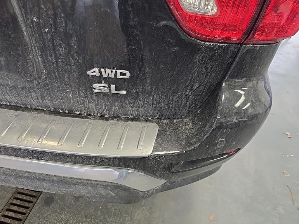 2017 Nissan Pathfinder SL