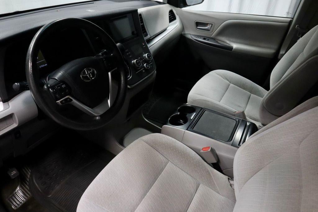 2016 Toyota Sienna LE