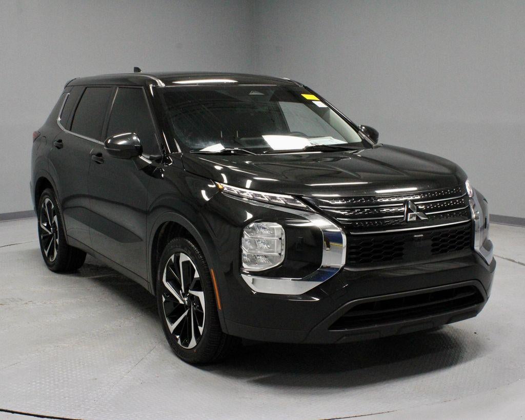 2022 Mitsubishi Outlander ES