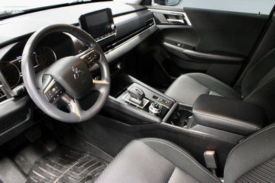 2022 Mitsubishi Outlander ES