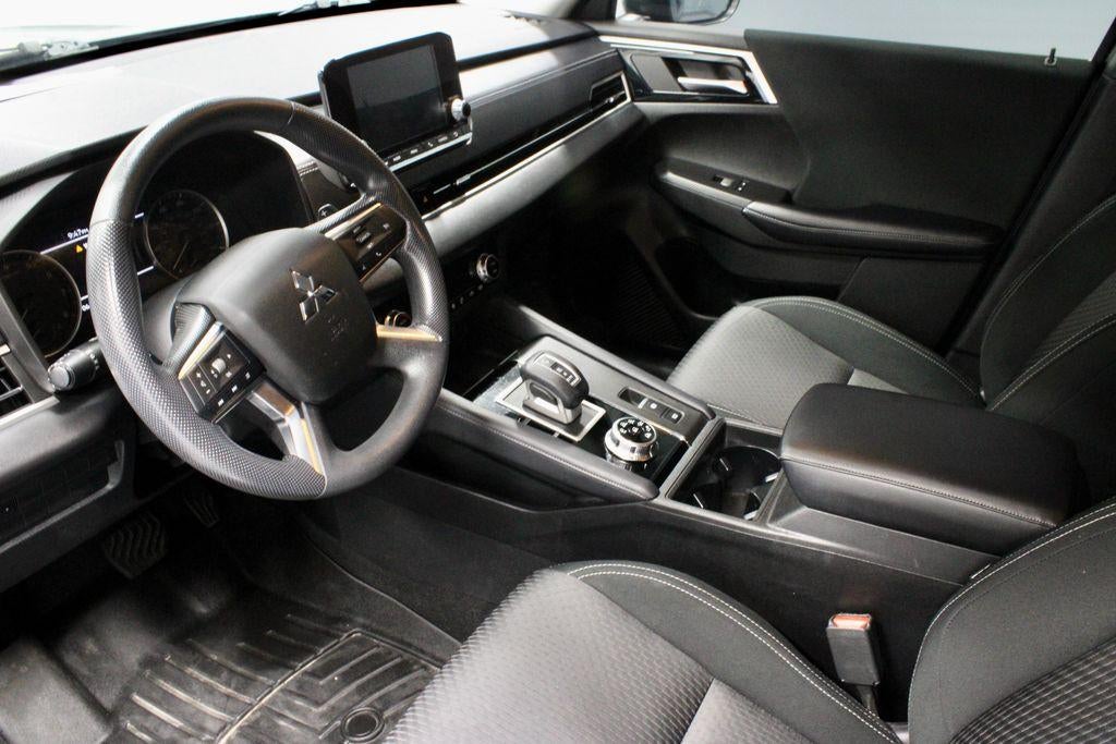 2022 Mitsubishi Outlander ES
