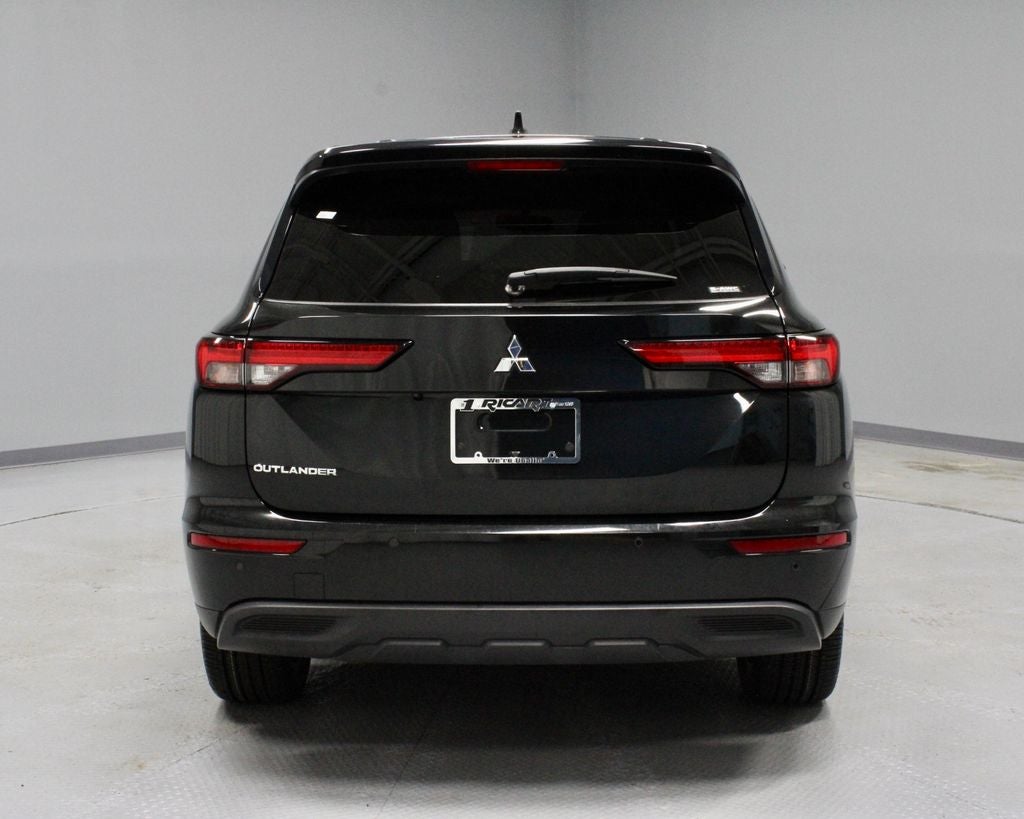 2022 Mitsubishi Outlander ES