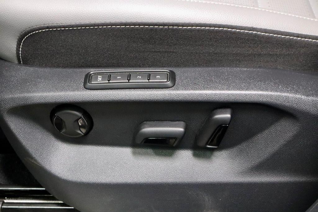 2025 Volkswagen Atlas Cross Sport 2.0T SEL R-Line Black 4MOTION