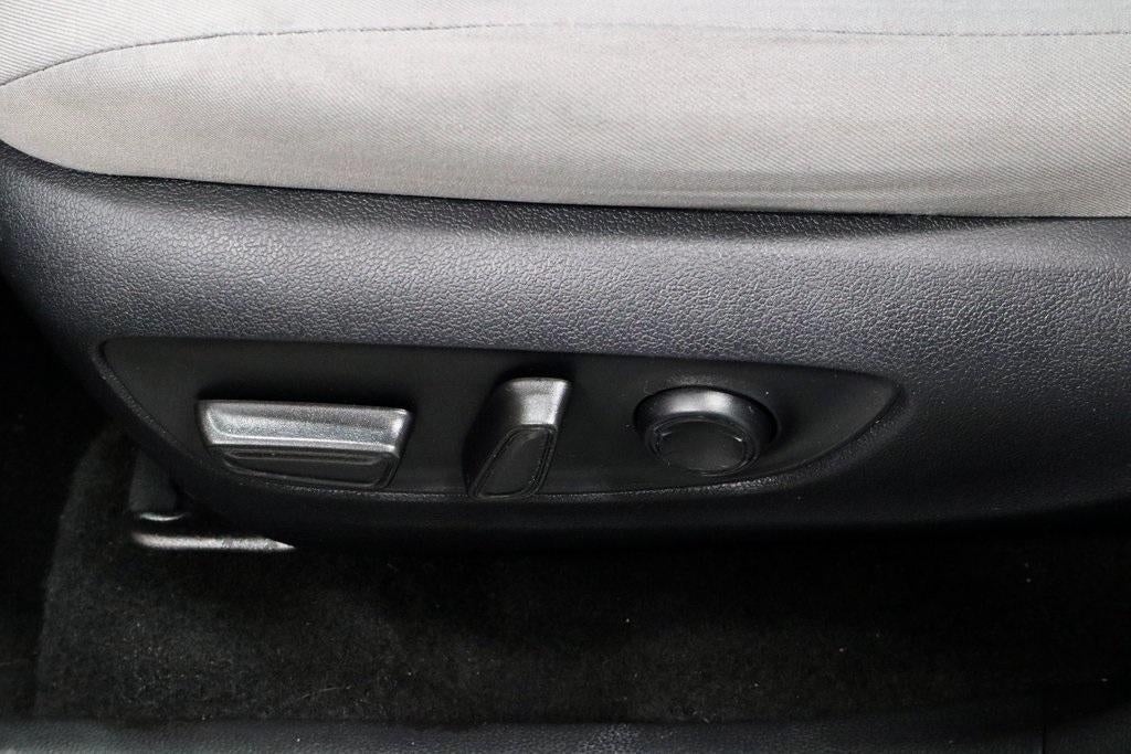 2022 Toyota RAV4 Hybrid XLE AWD (Natl)