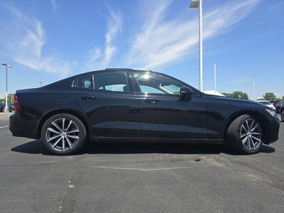 2022 Volvo S60 B5 AWD Momentum
