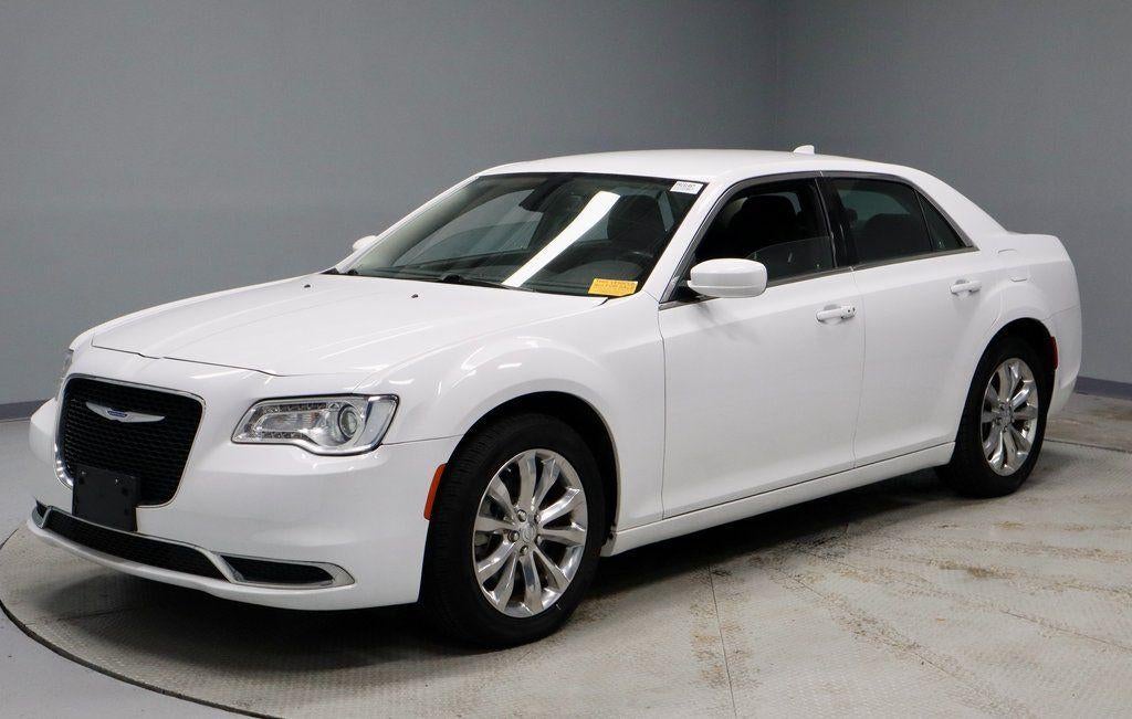 2022 Chrysler 300 Touring