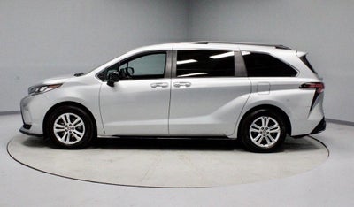 2022 Toyota Sienna XSE