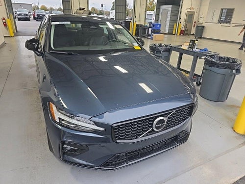 2024 Volvo S60 B5 Core Dark Theme