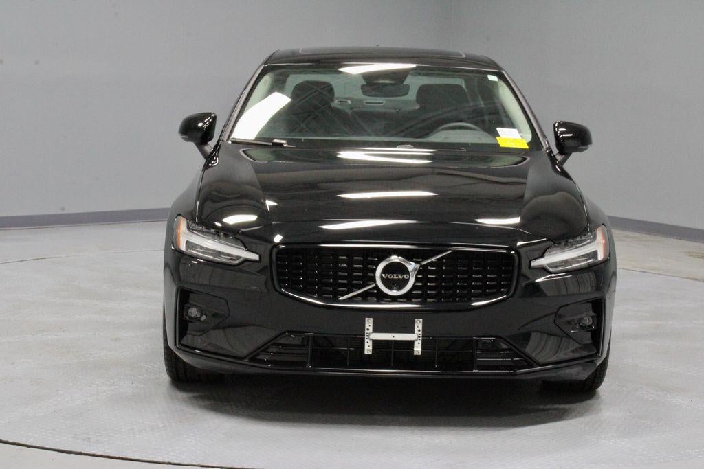 2024 Volvo S60 B5 Plus Dark Theme