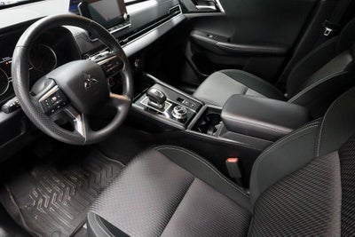 2024 Mitsubishi Outlander ES