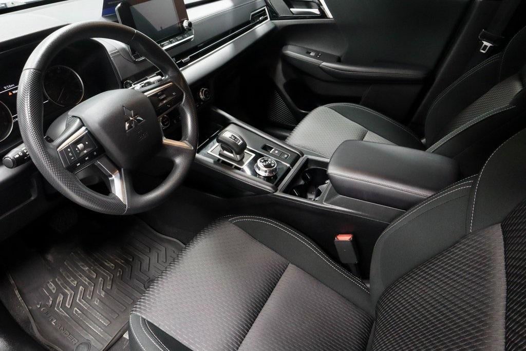 2024 Mitsubishi Outlander ES