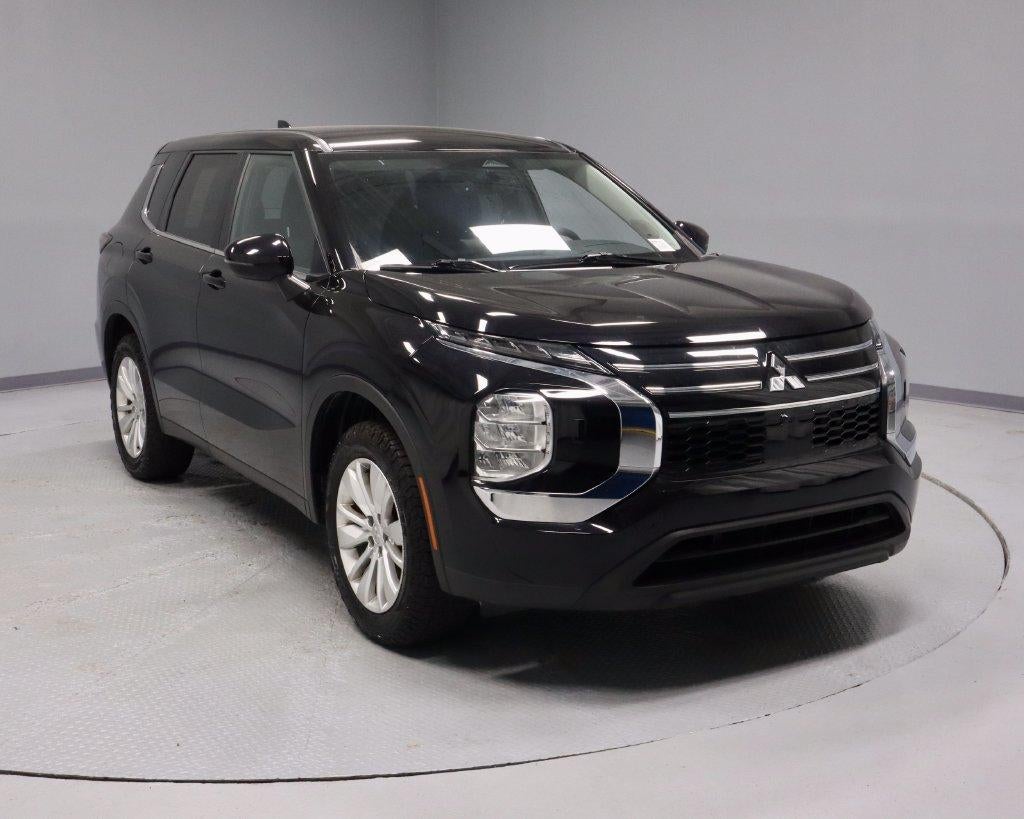 2025 Mitsubishi Outlander ES
