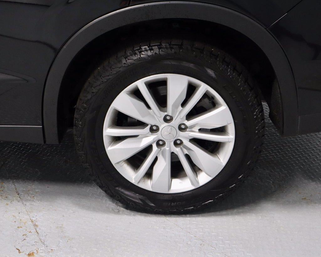 2025 Mitsubishi Outlander ES