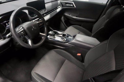 2025 Mitsubishi Outlander ES