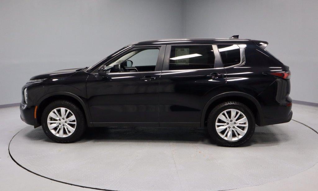 2025 Mitsubishi Outlander ES