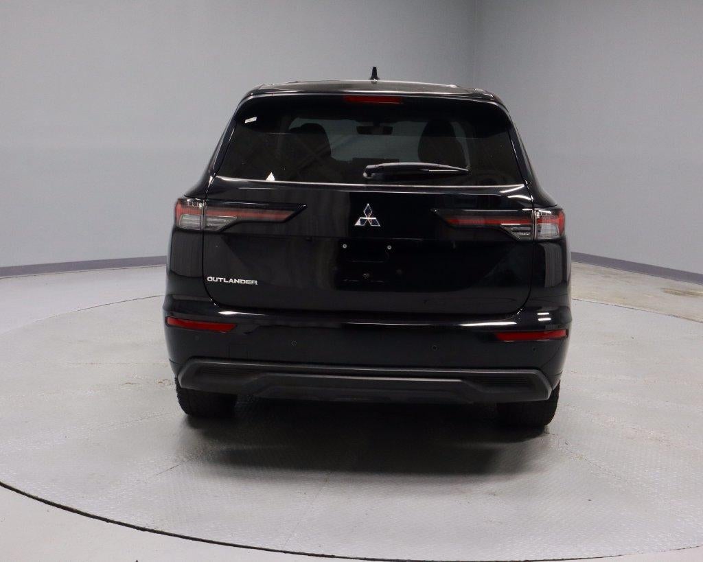 2025 Mitsubishi Outlander ES