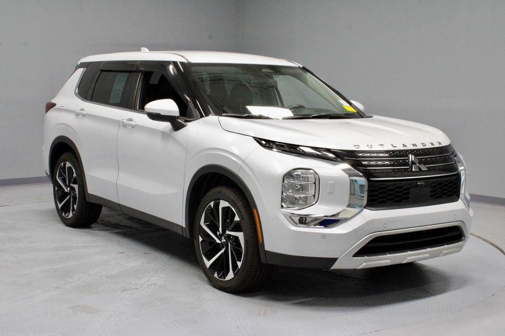 2023 Mitsubishi Outlander SE
