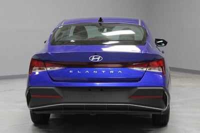2025 Hyundai ELANTRA SE
