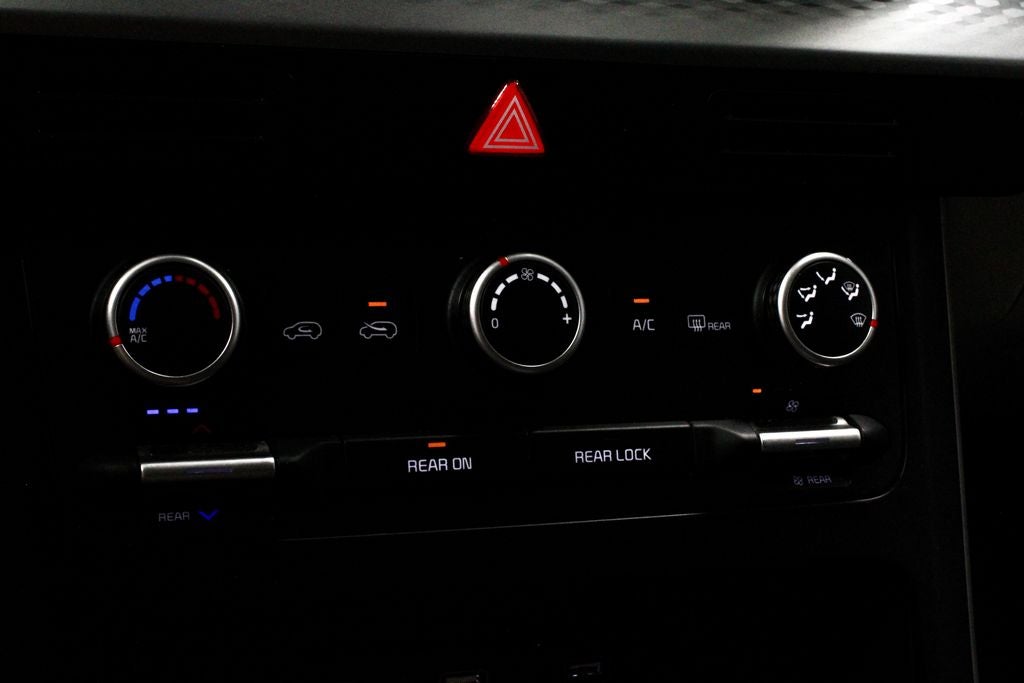 2023 Kia Carnival LX