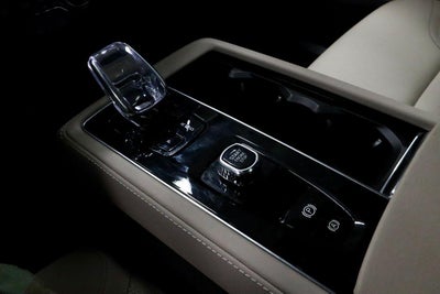 2025 Volvo XC90 B5 Plus